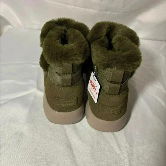 New with tags, womens size 9.5 sketchers on the go water repellant boots, #J387 - Picture 3 of 7